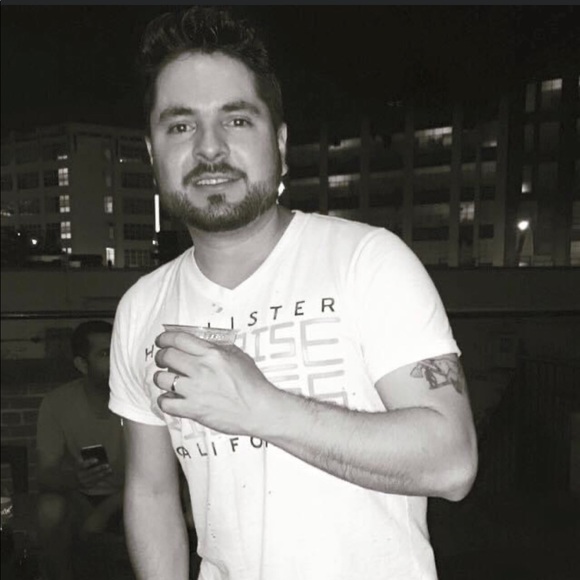 Meet your Posher, Luis - Picture 2 of 3